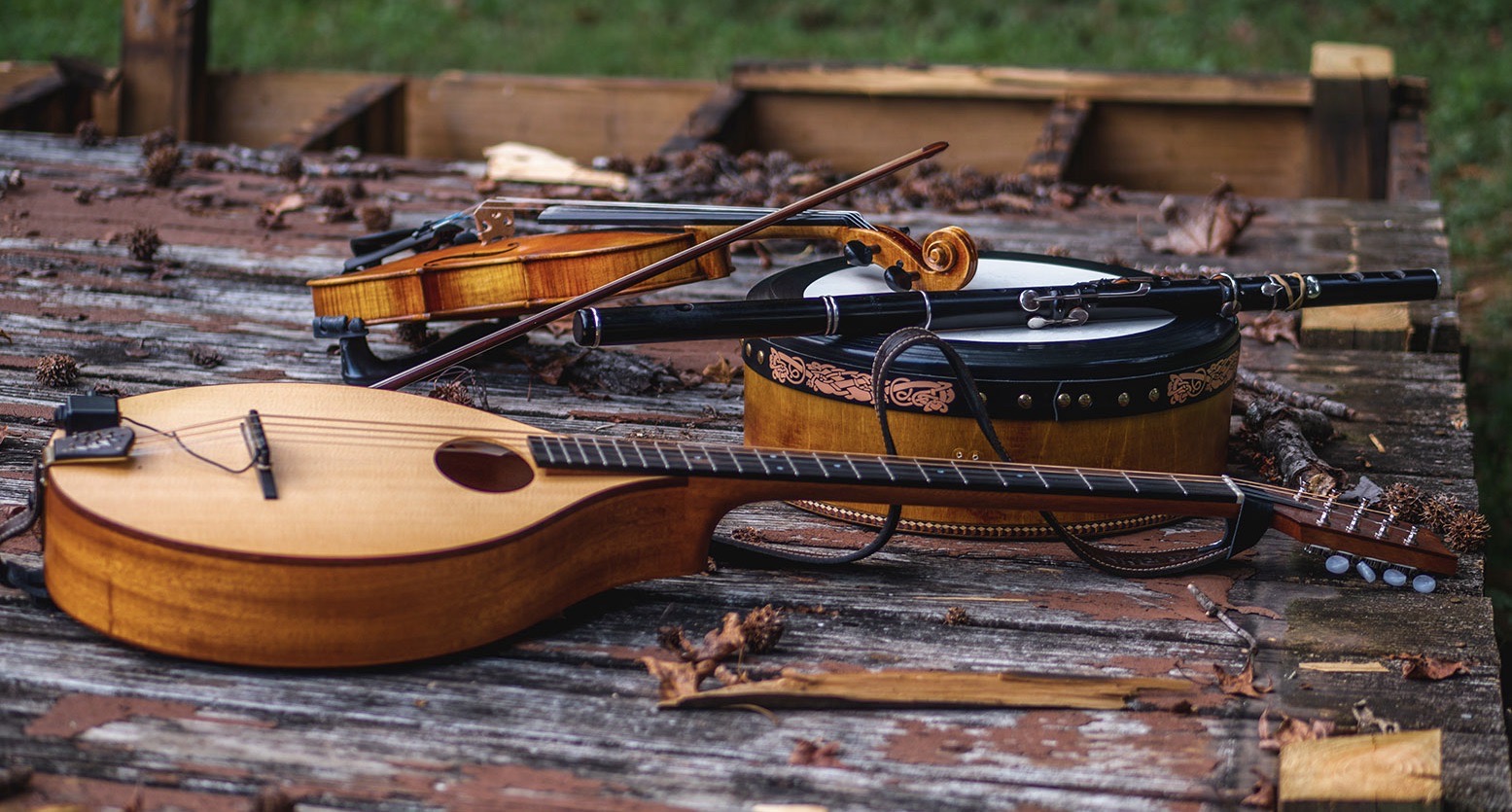 picture of acoustic instruments